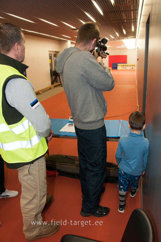 Ja muidugi jälgivad pisipojad oma issisid